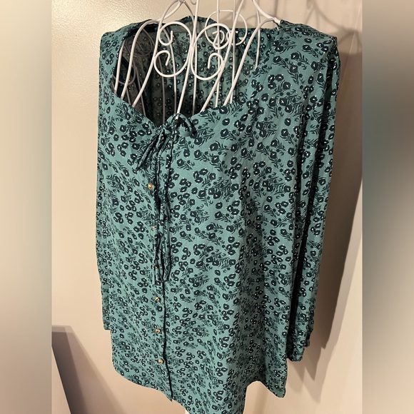 Fun2Fun Green Long Sleeve Square Neck Blouse Gold Buttons Size M Tie Front - Picture 2 of 6